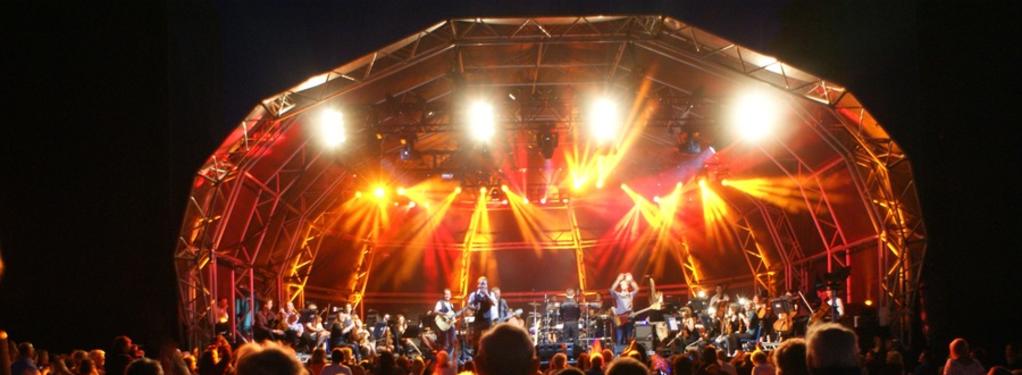 Photograph from Clumber Concerts, Alfie Boe - lighting design by Pete Watts