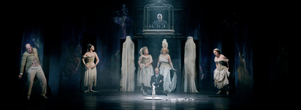 Photograph from Don Giovanni - lighting design by Matthew Haskins