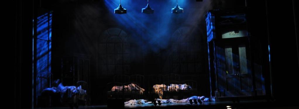 Photograph from Annie UK Tour - lighting design by Pete Watts
