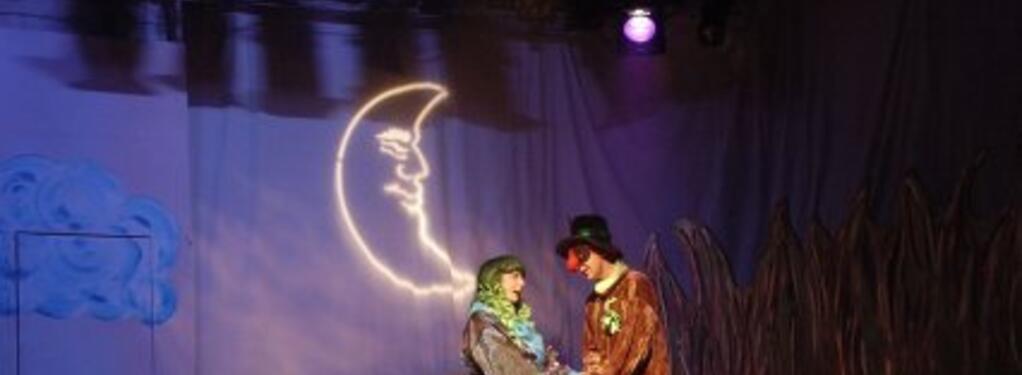 Photograph from The Owl and the Pussycat went to see.... - lighting design by Guy Lee