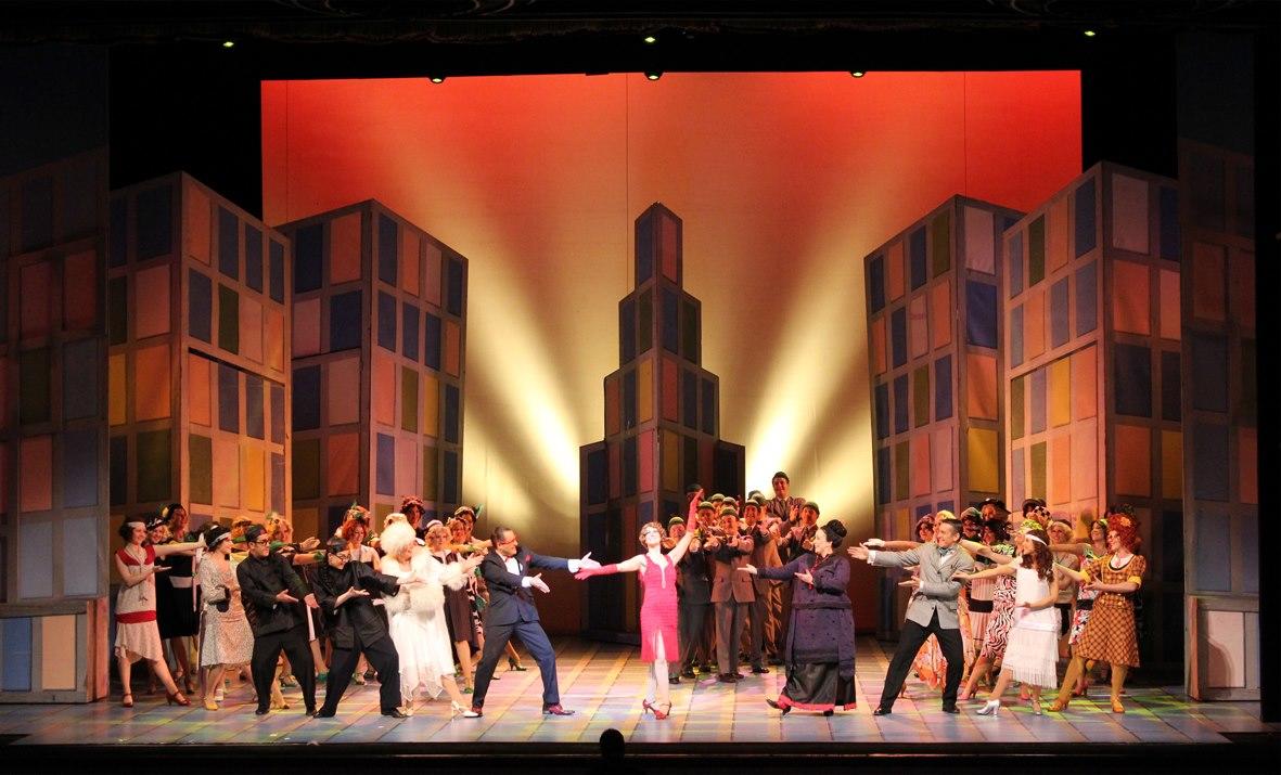 Photograph from Thoroughly Modern Millie - lighting design by Jason Salvin