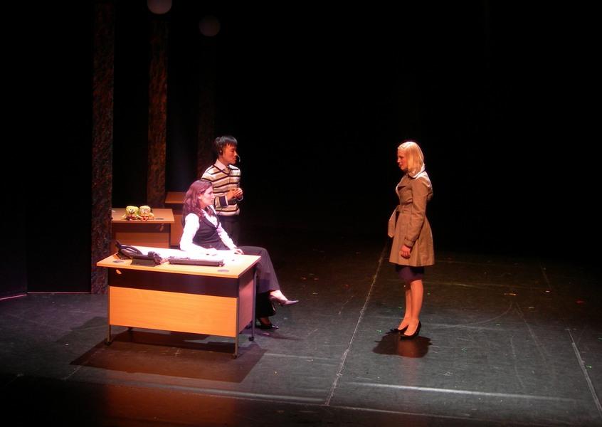 Photograph from Serious Money - lighting design by Ian Saunders