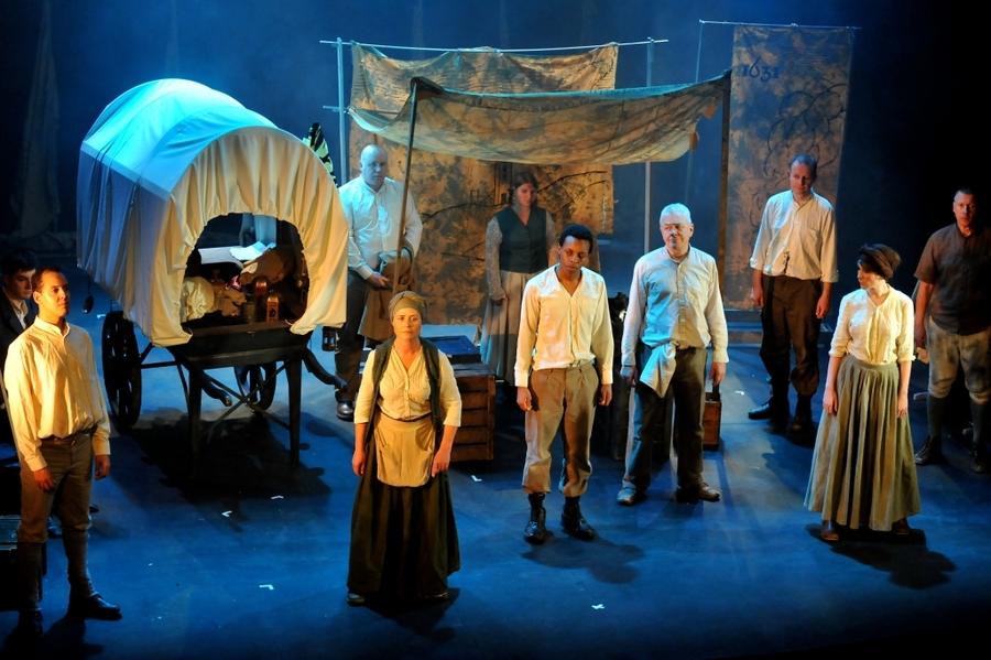 Photograph from Mother Courage - lighting design by Pete Watts