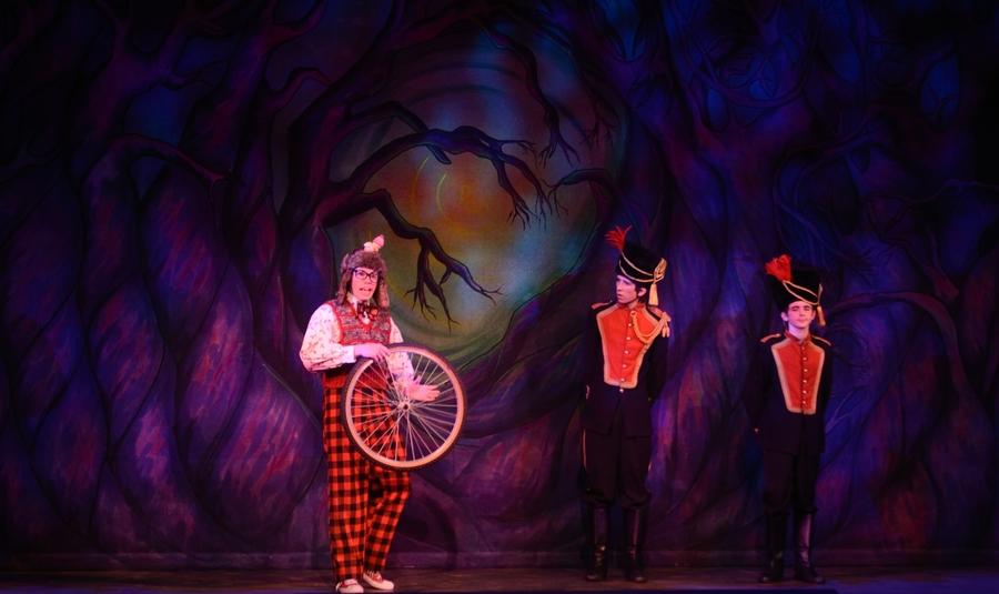 Photograph from Mother Goose - lighting design by Pete Watts