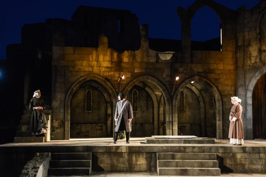 Photograph from Macbeth - lighting design by Peter Harrison