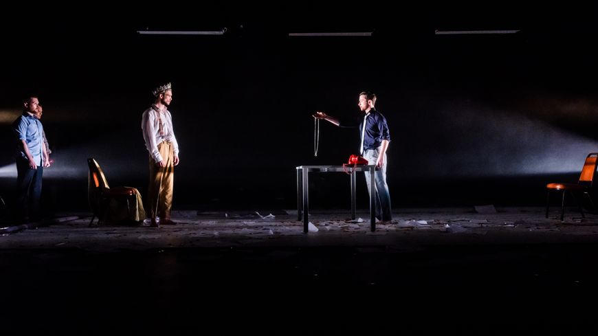 Photograph from Edward II - lighting design by Ben Jacobs