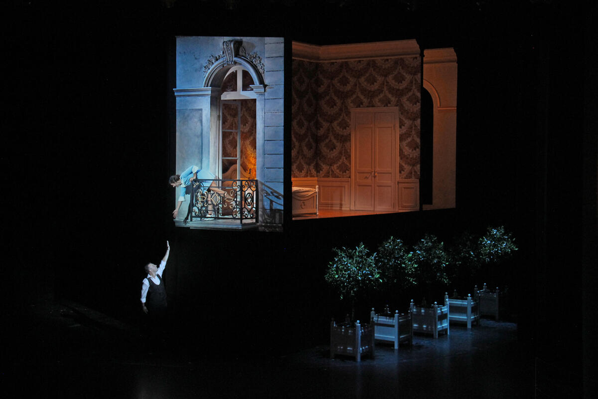 Photograph from Roméo et Juliette - lighting design by Matthew Haskins