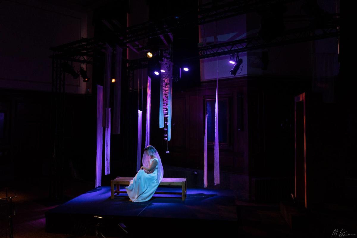 Photograph from Le nozze di Figaro - lighting design by Jack Wills