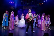 Photograph from The Wedding Singer - lighting design by Martin Putman